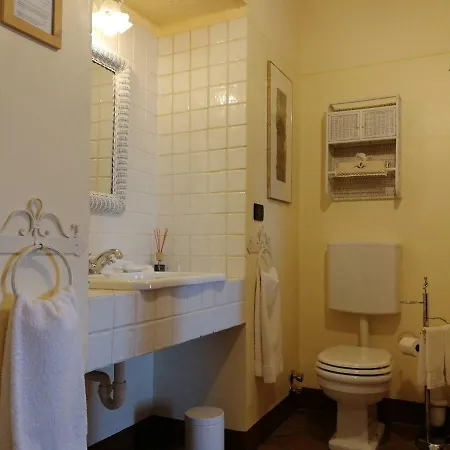 לינה וארוחת בוקר Castello Di Camerletto *