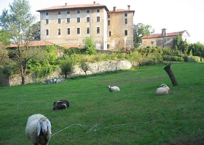 Castello Di Camerletto Bed & Breakfast
