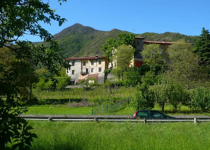 Castello Di Camerletto Bed & Breakfast