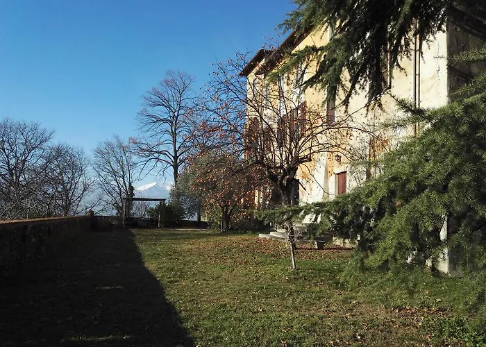 Castello Di Camerletto Bed & Breakfast